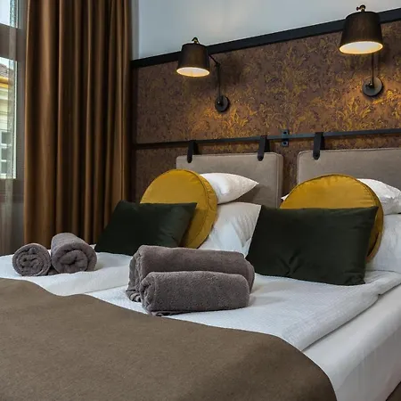 Apaca 30 **** * Győr