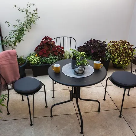 Apaca 30 **** * Győr