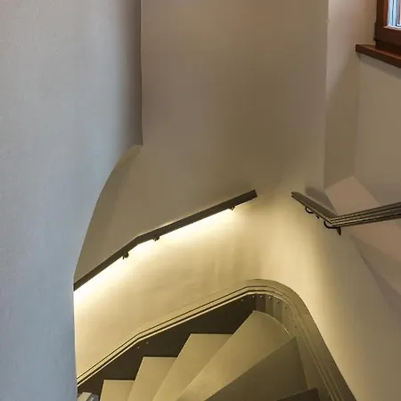 Apáca 30 **** Győr
