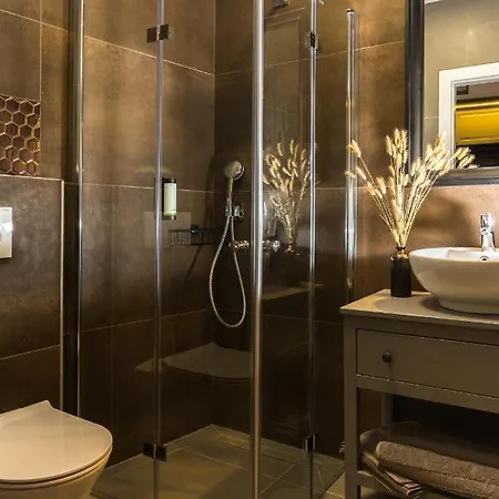 Apaca 30 **** * Győr