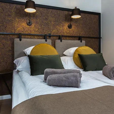 Apaca 30 **** * Győr